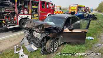 Unfall auf der Staatstraße 2550 – Zwei Autos krachen bei Neuötting zusammen