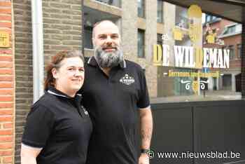 Leraren Tim (45) en Kim (41) openen café met speciaalbieren: “We willen onze passie voor buitenlands gerstenat delen”