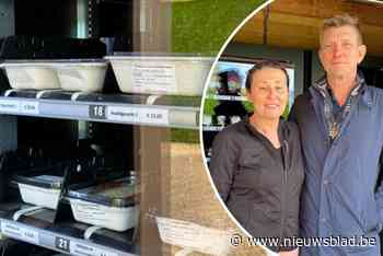 Hier kan je een volledig diner uit de automaat halen: Yves (60) en Sofie (57) zeiden hun bistro vaarwel, maar keren terug met maaltijdboxen