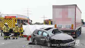 Horror-Unfall bei München: Autofahrer (†37) aus Fahrzeug geschleudert und von Lkw überrollt