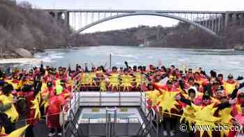 Niagara Falls, Ont., radiates with new world record for largest gathering of people dressed as the sun