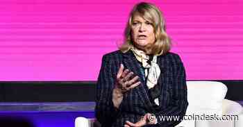 Lummis: Crypto Will Erupt as Big Issue in Senate Races Including Banking Chair Brown's