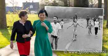 Wereldberoemd ‘napalmmeisje’ strijkt neer bij Jan (70) en Corrie (76): ‘Ze heeft mijn leven veranderd’