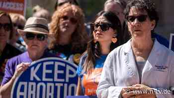 Demokraten sind fassungslos: Arizona reaktiviert "grausames" Abtreibungsgesetz von 1864