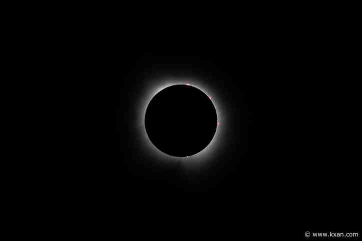 What impact did the solar eclipse have on temperatures?