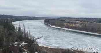 Man running away from Edmonton police falls through river ice: EPS