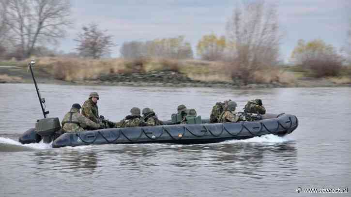 Militairen steken IJssel over voor grootste oefening sinds Koude Oorlog