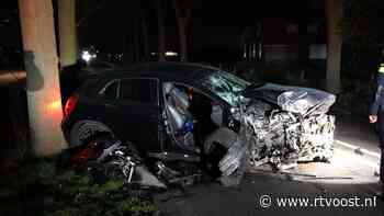 Drankrijder negeert afzetting en ramt auto die tegen boom is geknald