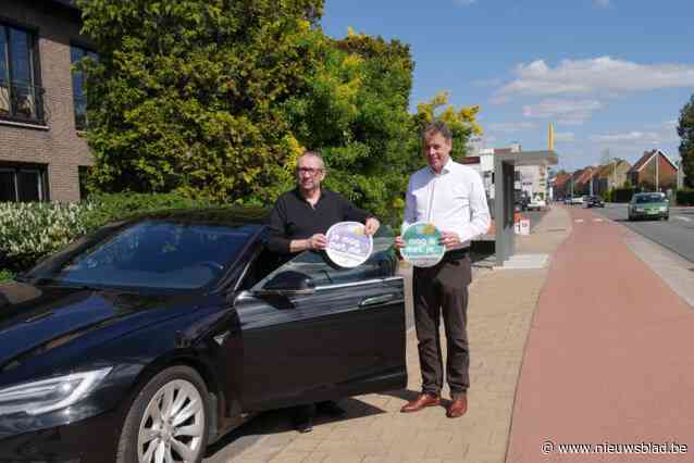 Ondernemer en burgemeester lanceren ‘meerijden.be’ voor chauffeurs en lifters: “Samen rijden wordt heel leuk”