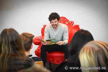 Balletdanser Wim Vanlessen leest voor uit zijn eigen kinderboek