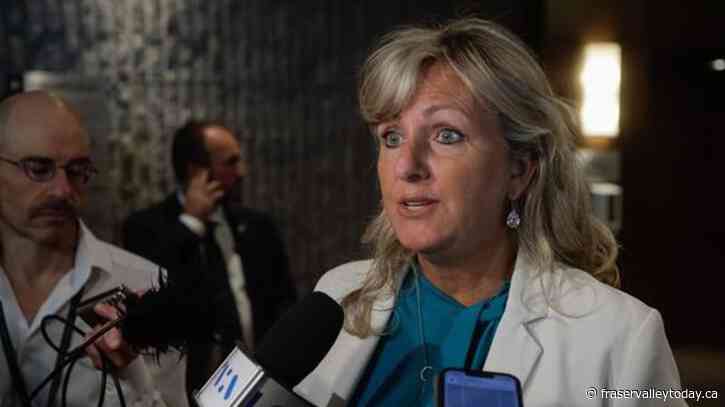 Quebec tables bill that includes fines of up to $1,500 for threatening politicians