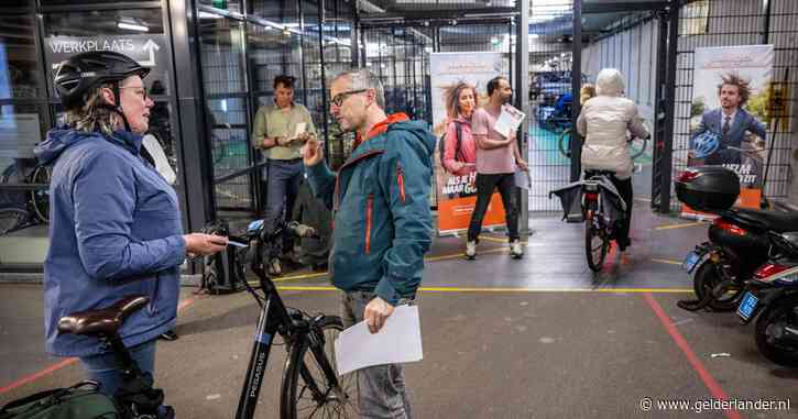 Fietshelmsubsidie: draagt elke fietser hier straks zo’n ding? Deze artsen hopen van wel: ‘We kunnen veel maken, maar hersenen niet’