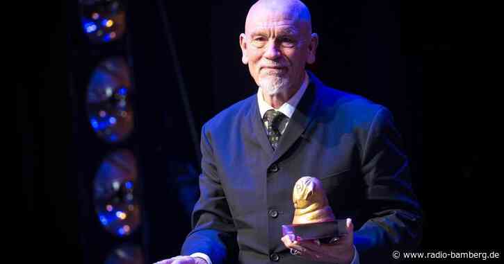 «Der Goldene Mops» für Hundeliebhaber Malkovich