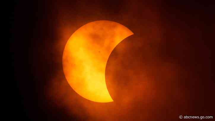 AP PHOTOS: Total solar eclipse sweeps across North America