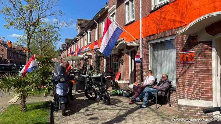 Deze straat is al oranje versierd voor het EK, nu hopen op bezoek koning