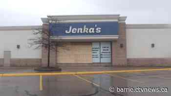 Reckless man accused of chucking bricks at Barrie store