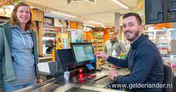 Jonge ondernemer Rinaldo (26) redt dorpssupermarkt: ‘We maken er iets moois van!’