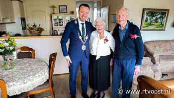 Uniek huwelijksjubileum in IJsselmuiden: "Dit spant de kroon"