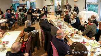 Auf jede Frage die passende Antwort: Umweltminister Glauber bei Freien Wählern in Murnau zu Gast