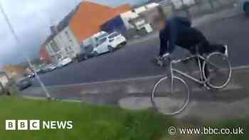 Police officer borrows passer-by's bike to chase down suspect