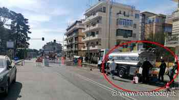 Bravetta senz'acqua: si rompe conduttura, la strada si allaga e i residenti restano a secco