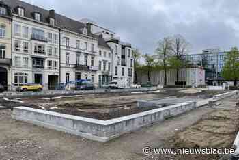 Werken Casinoplein kunnen niet verder: “Containers met natuursteen dobberen nog op zee”