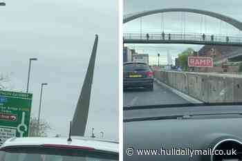 Hull drivers ‘stuck’ as wind turbine blade transported through city
