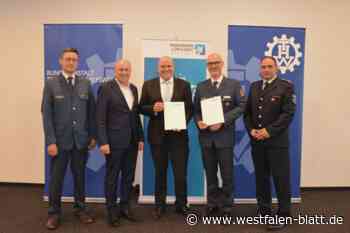 Am Flughafen arbeiten Feuerwehr und THW Hand in Hand
