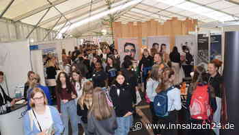 Besucherandrang bei Bildungsmesse Inn-Salzach am Mühldorfer Volksfestplatz