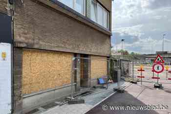 Verloederd pand aan afrit Deurne wordt versneld afgebroken door serieuze overlast