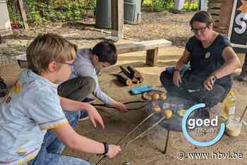 Avontuurlijke kinderen leren hoe ze kunnen overleven in de natuur