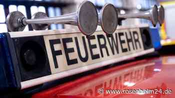 Feuerwehreinsatz in Bruckmühl: Auto brennt vollkommen aus