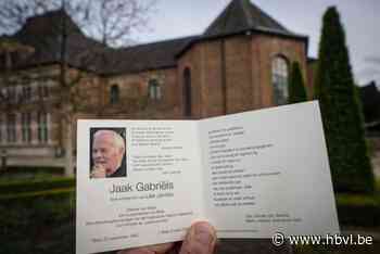 Breeënaren schuiven aan om ‘de börger’ laatste eer te bewijzen