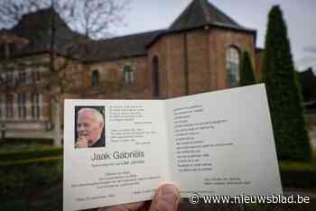 Breeënaren schuiven aan om ‘de börger’ laatste eer te bewijzen