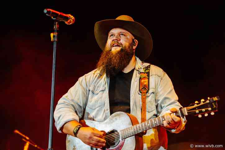 Ahead of Buffalo debut, country singer Larry Fleet holds on to blue-collar roots