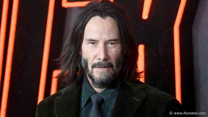Keanu Reeves fractured kneecap after he 'tripped over a rug' on set but kept filming movie: 'Such a trouper'