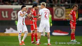 Fußball-Bundesliga: FC Augsburg schlägt Union Berlin nach kuriosem Fehlpass
