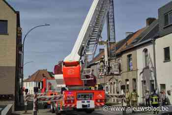 Brandweer haalt man met gebroken voet van dak