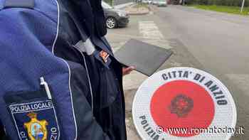 Alla guida dell'auto con patente falsa e droga