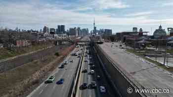 Gardiner Expressway to be reduced to 2 lanes starting Sunday