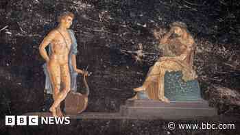 Beautifully Preserved 2,000-Year-Old Frescoes Uncovered In Pompeii
