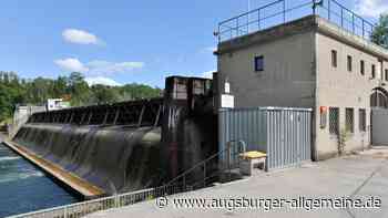 Mann stürzt in Landsberg mit Boot eine Staumauer hinunter