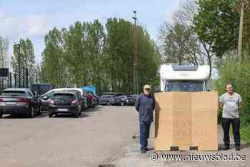 Buren voeren actie tegen tennis- en padelclub: “Openbare weg is geen parking”