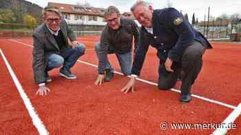 Pionierprojekt steht vor dem Abschluss: SV Bad Heilbrunn bekommt „revolutionären“ Tennisplatz