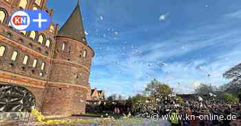 Lübecker Holstentor: Schaum-Kunst-Aktion von Stephanie Lüning im Livestream zum Nachschauen