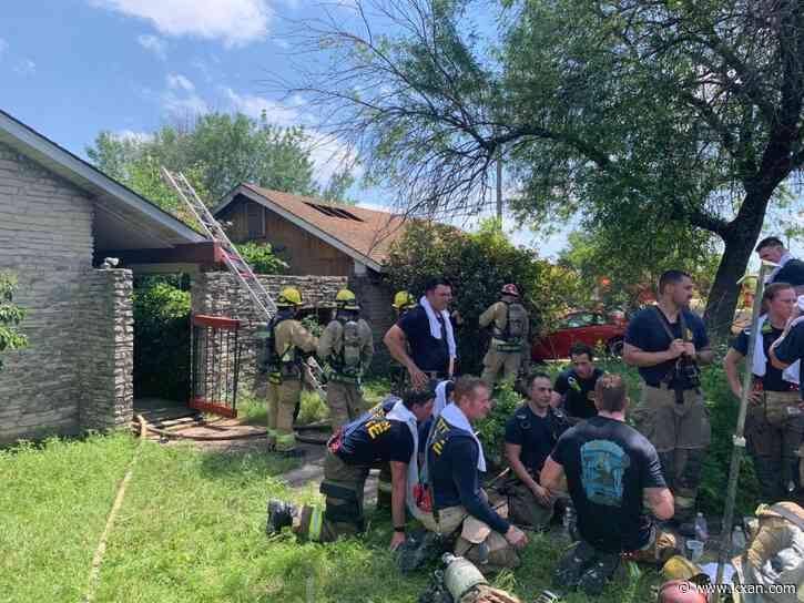 Austin firefighter injured in Sunday blaze