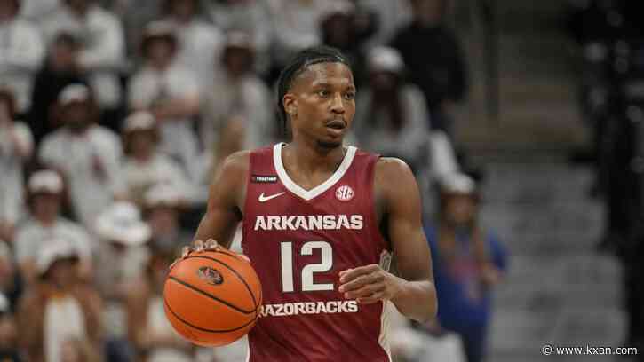 Texas men's hoops lands three transfers including Arkansas' Tramon Mark
