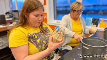 Passing on the art of Kanien'kehá:ka basketry, one lesson at a time