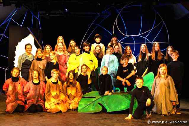 Acteurs Hermelien spelen klassieker niet alleen binnen, maar ook in open lucht