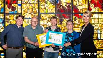 Gouds Modespektakel overhandigt opbrengst aan goede doelen, eerste cheque naar Goudse Adviesraad voor mensen met een Beperking